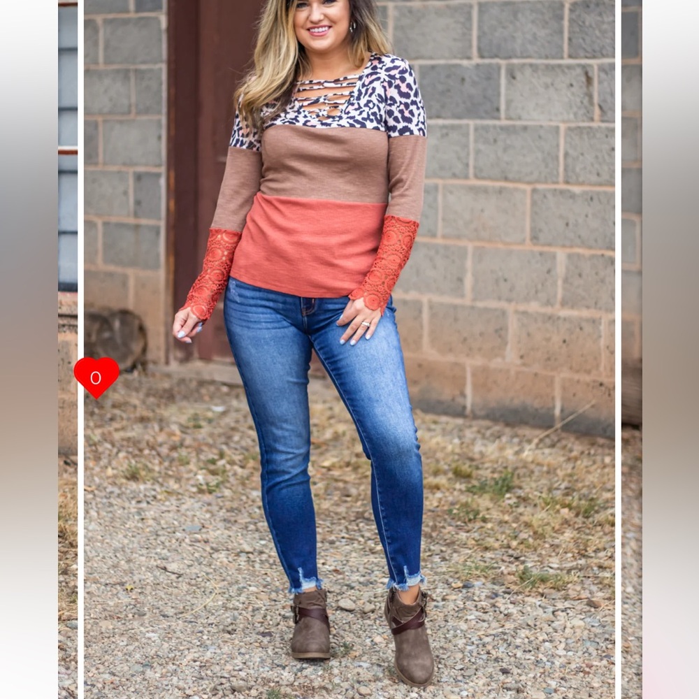 •TULIP LANE BOUTIQUE•NIB LEOPARD PRINT LACE-UP SPLICED TOP SIZE SMALL